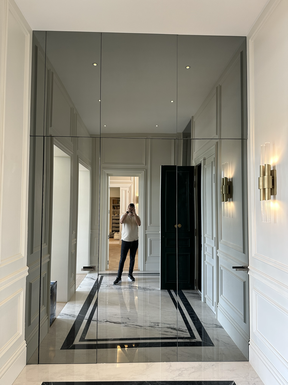 Grand miroir mural gris sur mesure