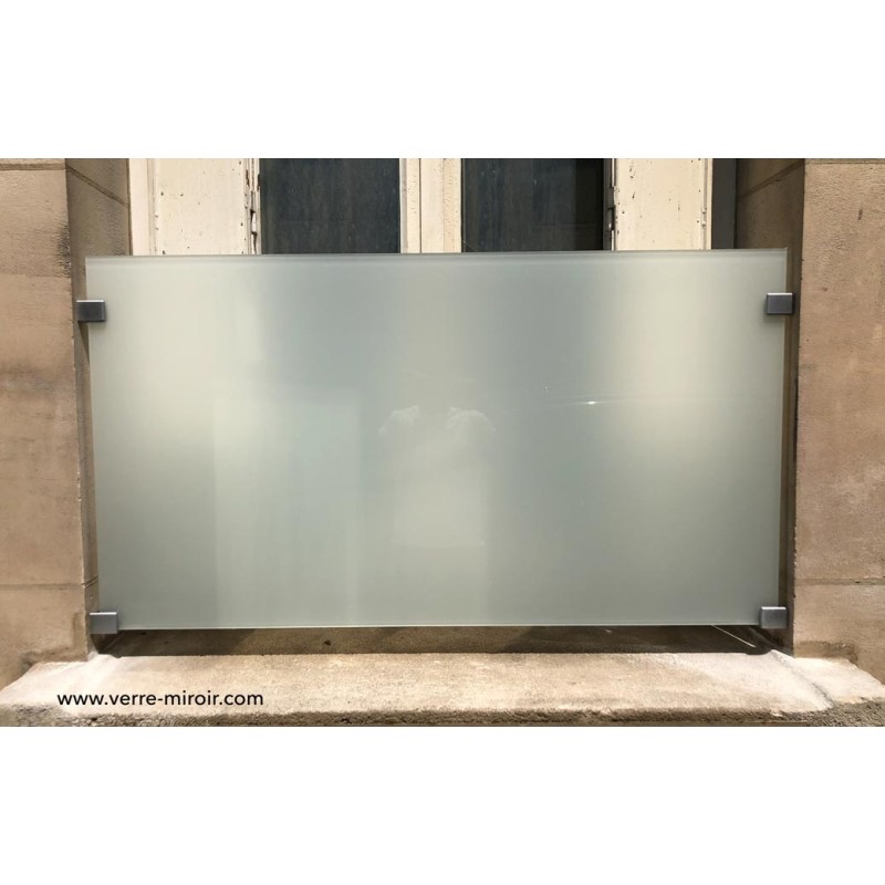 Garde corps fenetre en verre dépoli avec pince verre