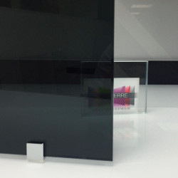 Verre teinté noir sur mesure