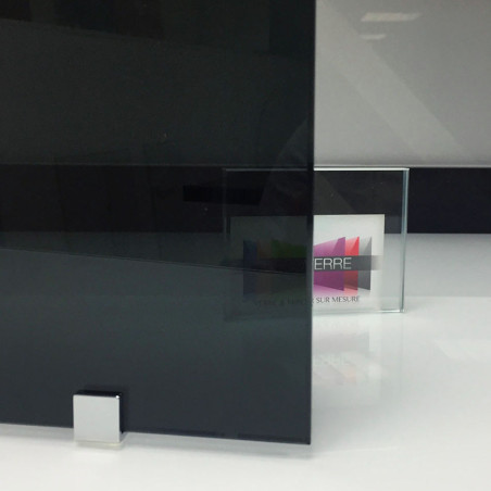 Verre teinté noir sur mesure