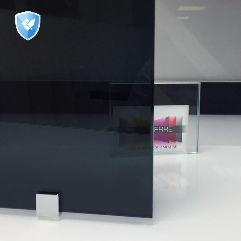 Verre trempé teinté noir sur mesure