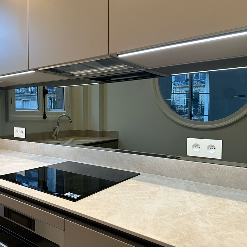 Crédence miroir fumé gris sur mesure
