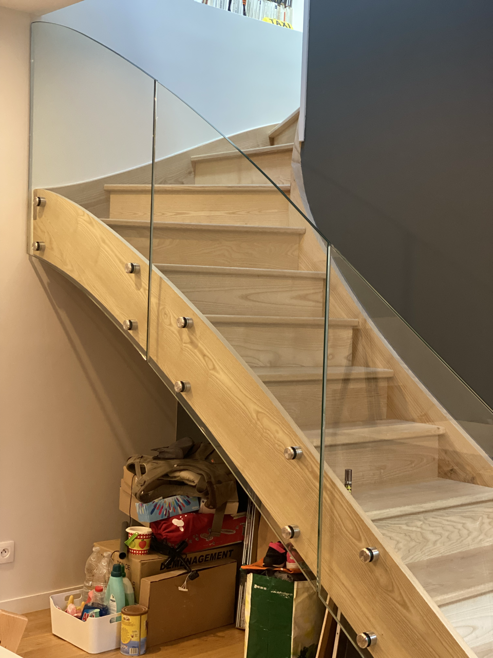Garde-corps en verre feuilleté trempé sur mesure — limon escalier