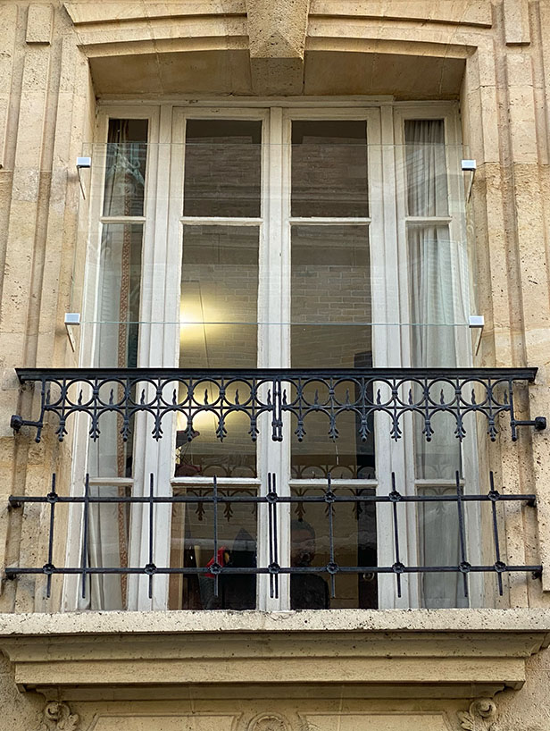 Protection de fenêtre en verre feuilleté extra-clair sur mesure — transparence maximale, verre de sécurité
