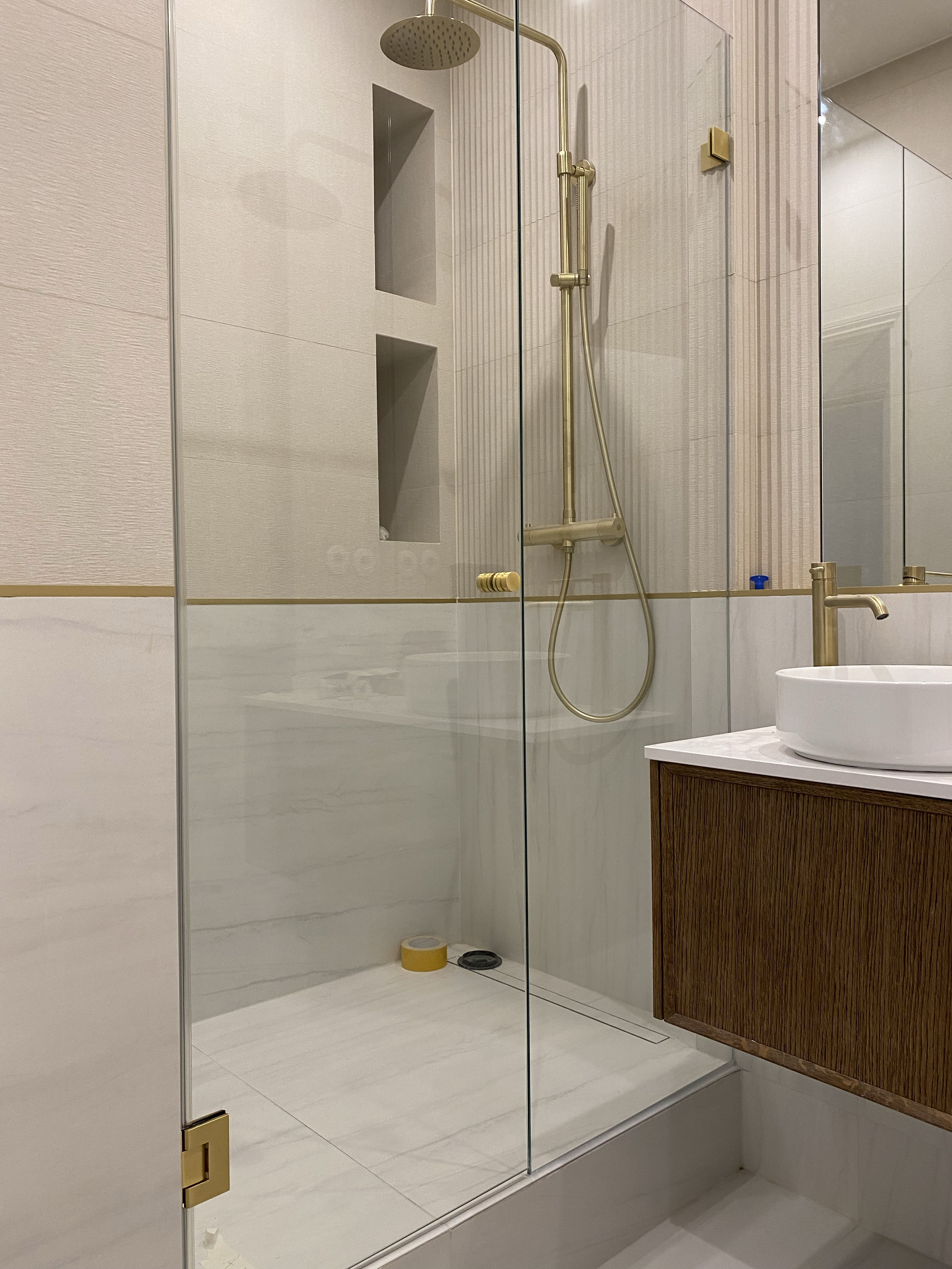 Paroi de douche en verre trempé anti-calcaire Timeless clair sur mesure